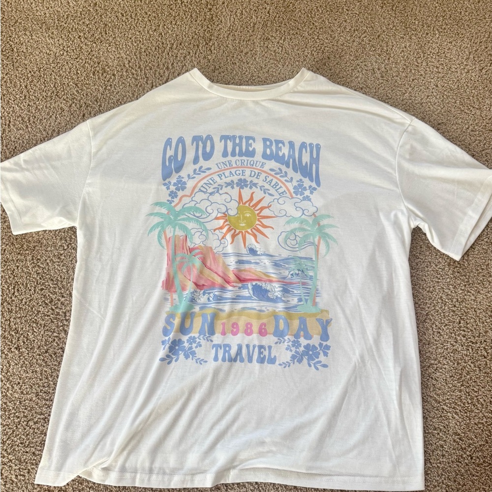 White Graphic T-Shirt with Beach Print Size Small